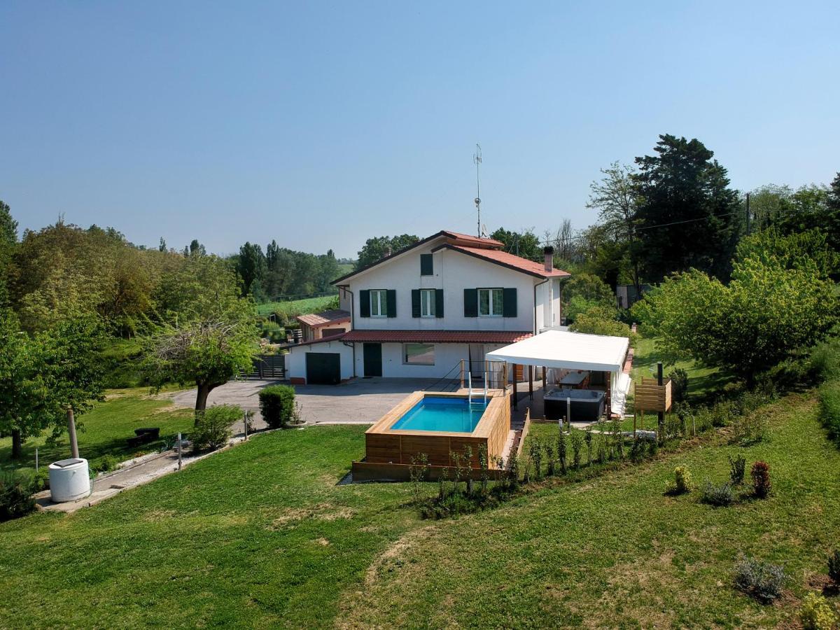 Casa Vacanze Raggio Di Sole Montegridolfo Eksteriør billede
